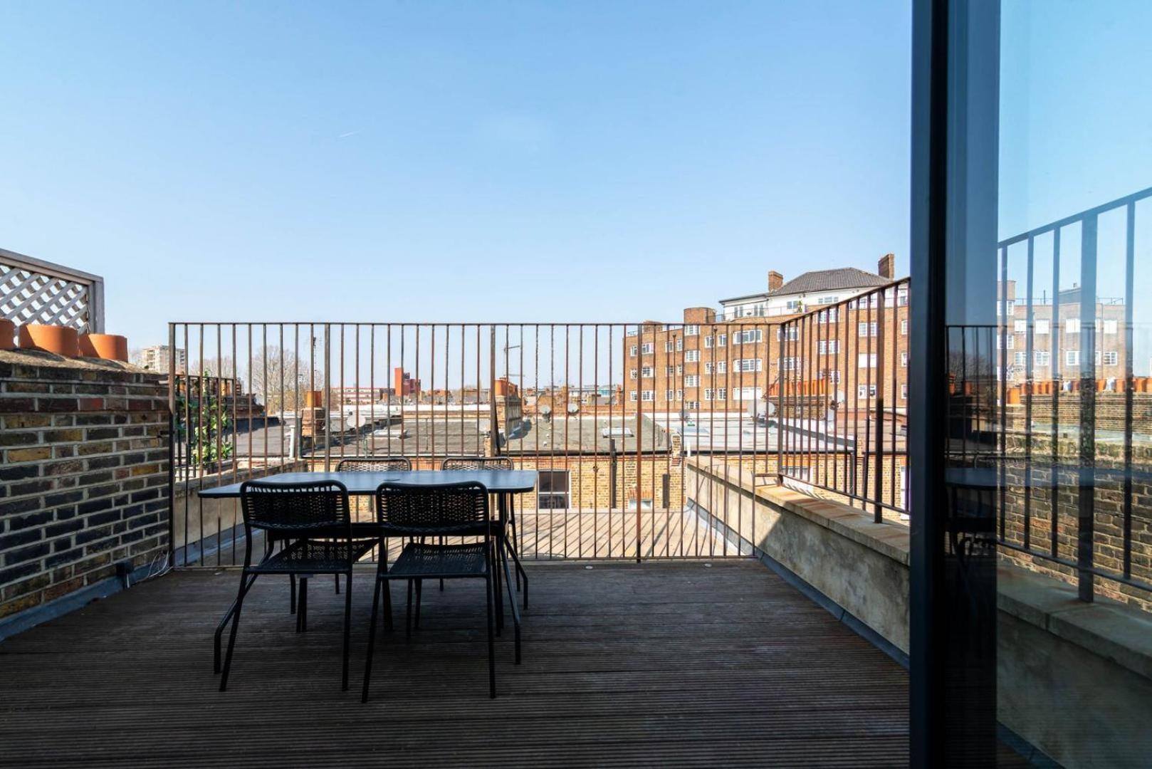 Guestready - Top Floor West Kensington Home Лондон Экстерьер фото